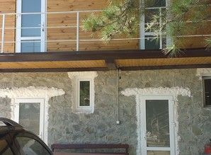 Сдам 2 номера летнего домика в Мисхоре комната посуточно ул.Петровского 22а, Кореиз