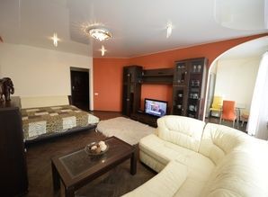 Однокомнатная светлая студия квартира посуточно ул.Одесская 44/1, Тюмень
