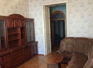 Its 3 bedroom apartment in the center apartment daily Bolshaya Arnautskaya 121, Odessa