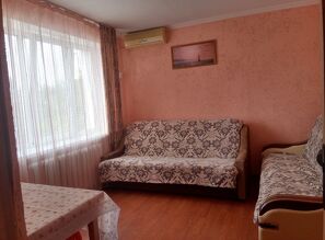 apartment daily Chernomorsk (Illichivsk) 1 Maya 7