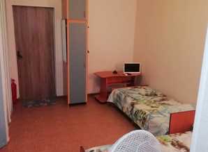 СДАЕТСЯ ДАЧА ПОСУТОЧНО ДЛЯ 3 ЧЕЛ дом посуточно ул Партизанская 6, Сочи