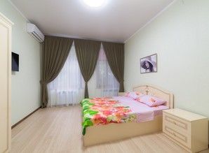 Rent 3 room. apartment near Deribasovsk apartment daily Pushkinskaya 16, Odessa