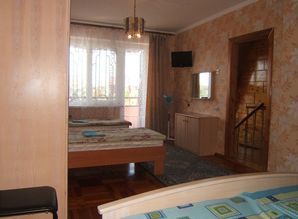 Comfortable and not expensive vacation b rooms daily Solnechnaya 21a, Yevpatoriya