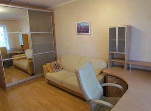 Rent one his three-room apartment apartment daily Ave SHevchenko/Dovzhenko, Odessa