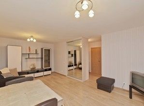 1-km apartment with renovated apartment daily SOYUZNAYA 2, Yekaterinburg