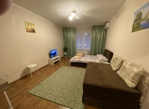 LCD Navigator, Kurenevka, Obolon apartment daily Baltijskij pereulok 5, Kyiv