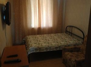 комната в трёхкомнатном доме комната посуточно 15 Апреля д.13, Алушта