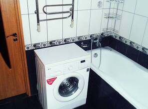 house daily Petropavlіvska 16, Okhtyrka