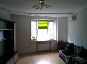 apartment daily Ahmatovoj Anny, 47, Kyiv