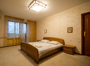 Rent 2k apartment near Kiev apartment daily Mala ZHitomirska 10, Kyiv