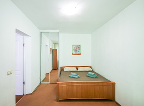 Rent 2k apartment in Pecherska metro station apartment daily bStr. Lesі Ukraїnki 17, Kyiv