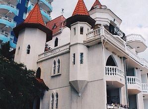 Castle Leonardo Bluff, Crimea mini-hotel daily Utes, Str. Knyagini Gagarinoj 88, Alushta