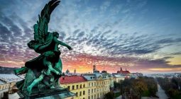 Высотный Львов. Оригинальные скульптуры и памятники на крышах Львова Высотный Львов. Оригинальные скульптуры и памятники на крышах Львова